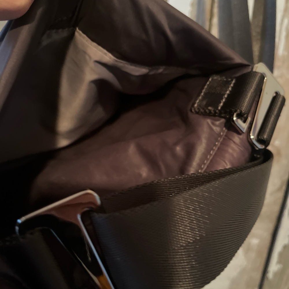 Athleta x Caraa Puffer Crossbody Bag - Grey - Picture 5 of 9